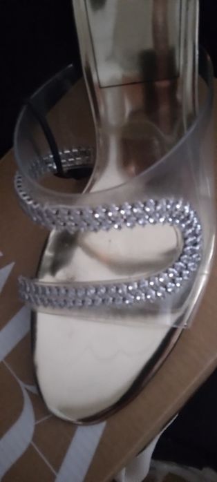 D3scida Preço- Sandalias vinil transparente - T - 35 ZARA Novas