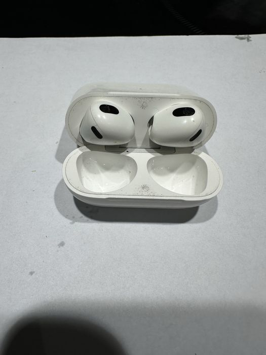 Słuchawki douszne APPLE AirPods III Biały (Etui z Lightning)