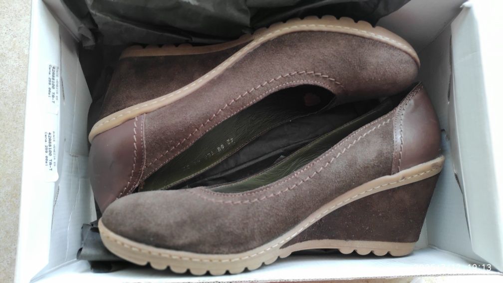 Czółenka, buty Venezia zamszowe, roz. 41