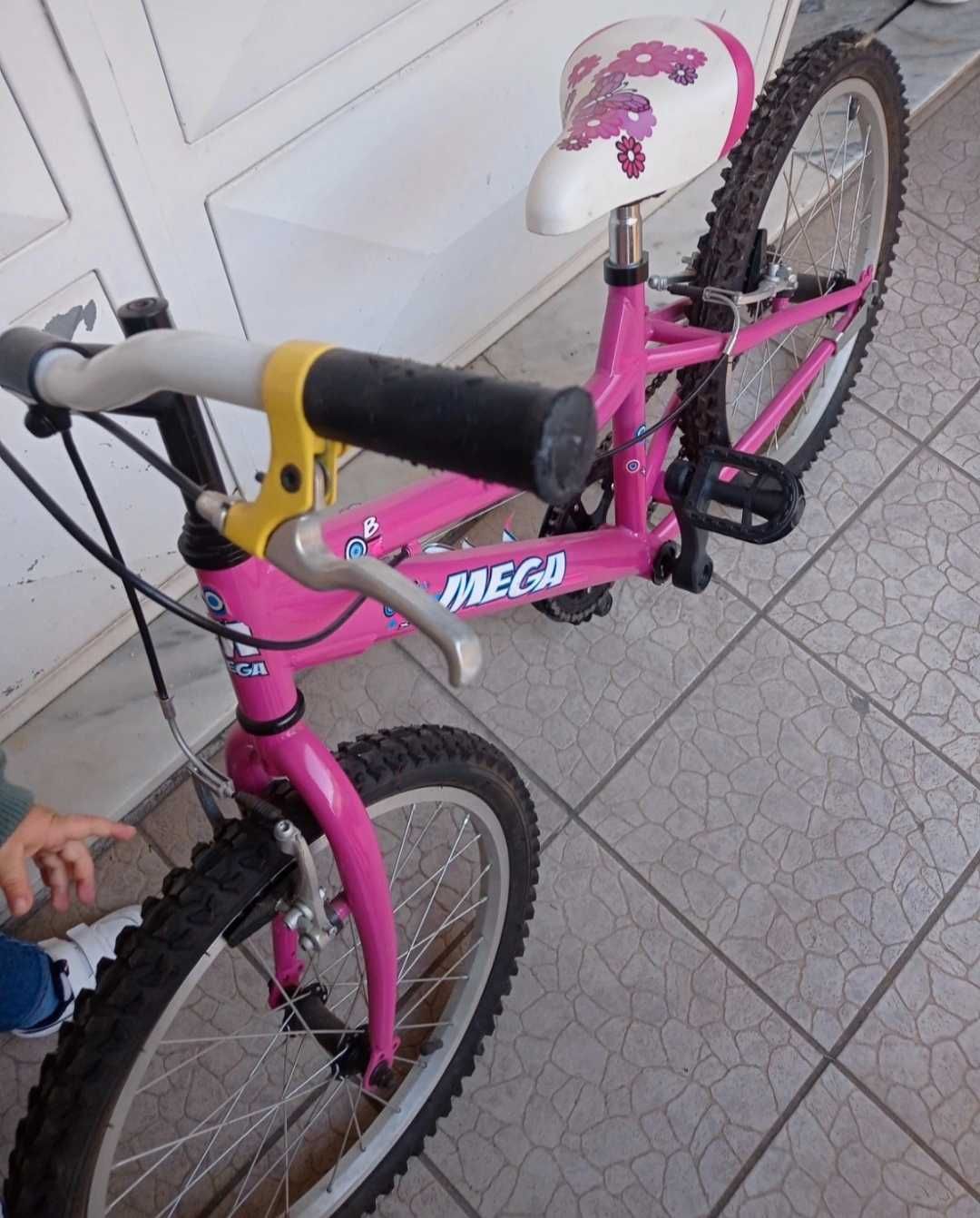 Bicicleta de criança cor de rosa