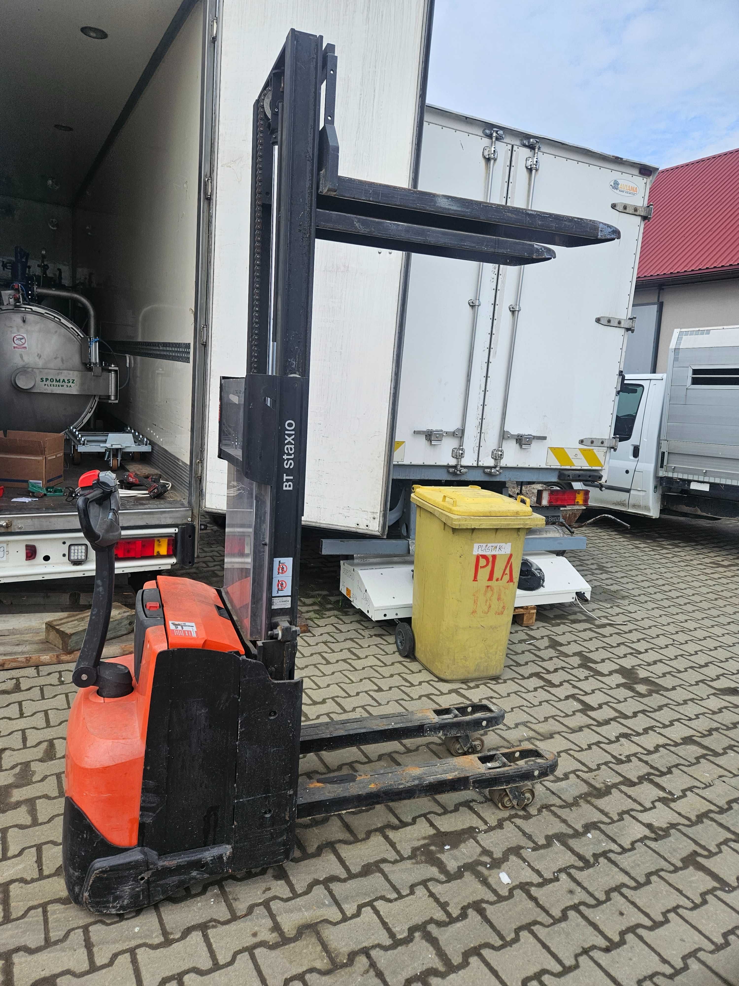 Paleciak elektryczny wózek podnośnikowy Toyota BT SWE200d 2016