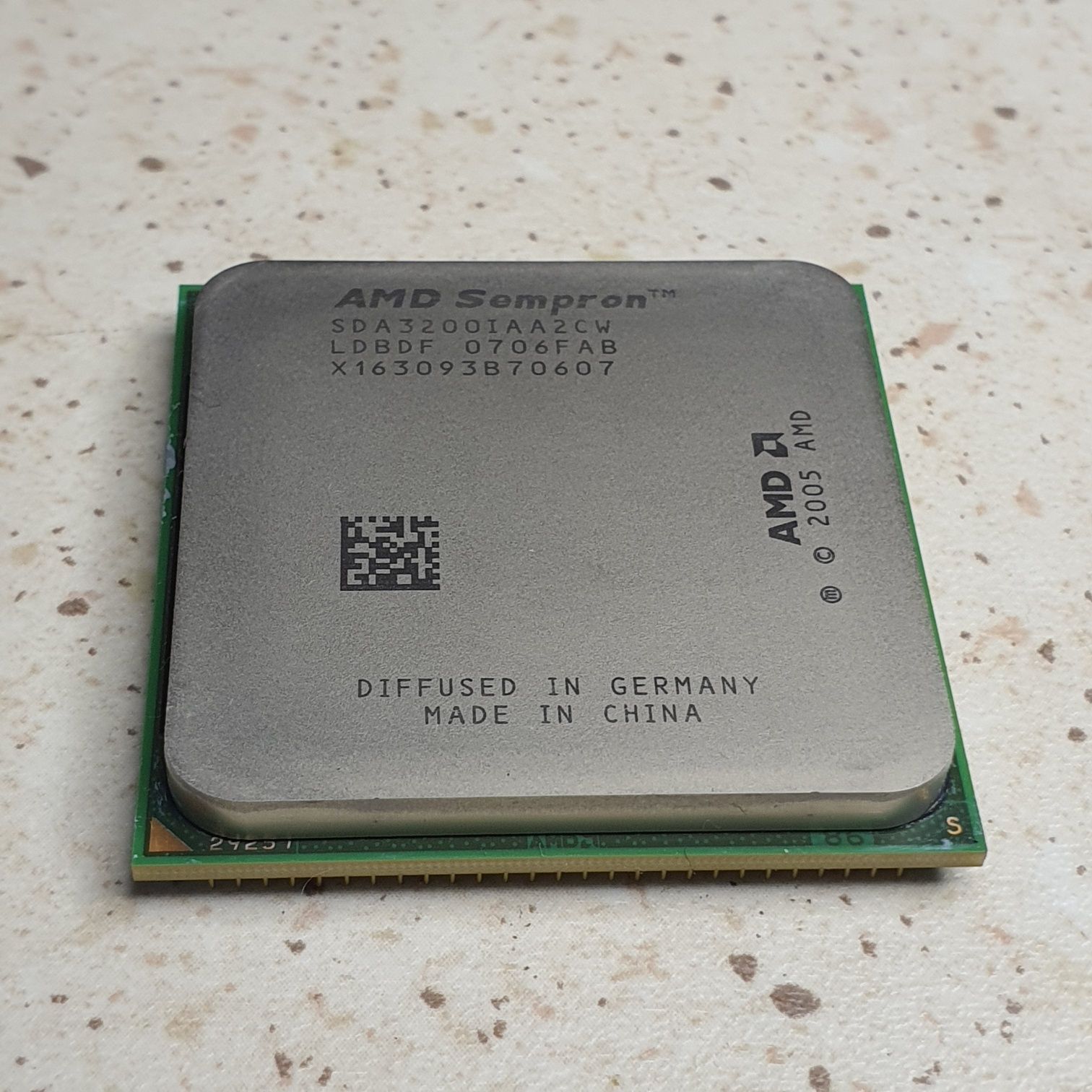 Procesor AMD Sempron 3200+ 1,8GHz SDA3200IAA2CW Socket 939