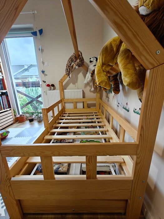 Łóżeczko dziecięce domek barierki szuflada