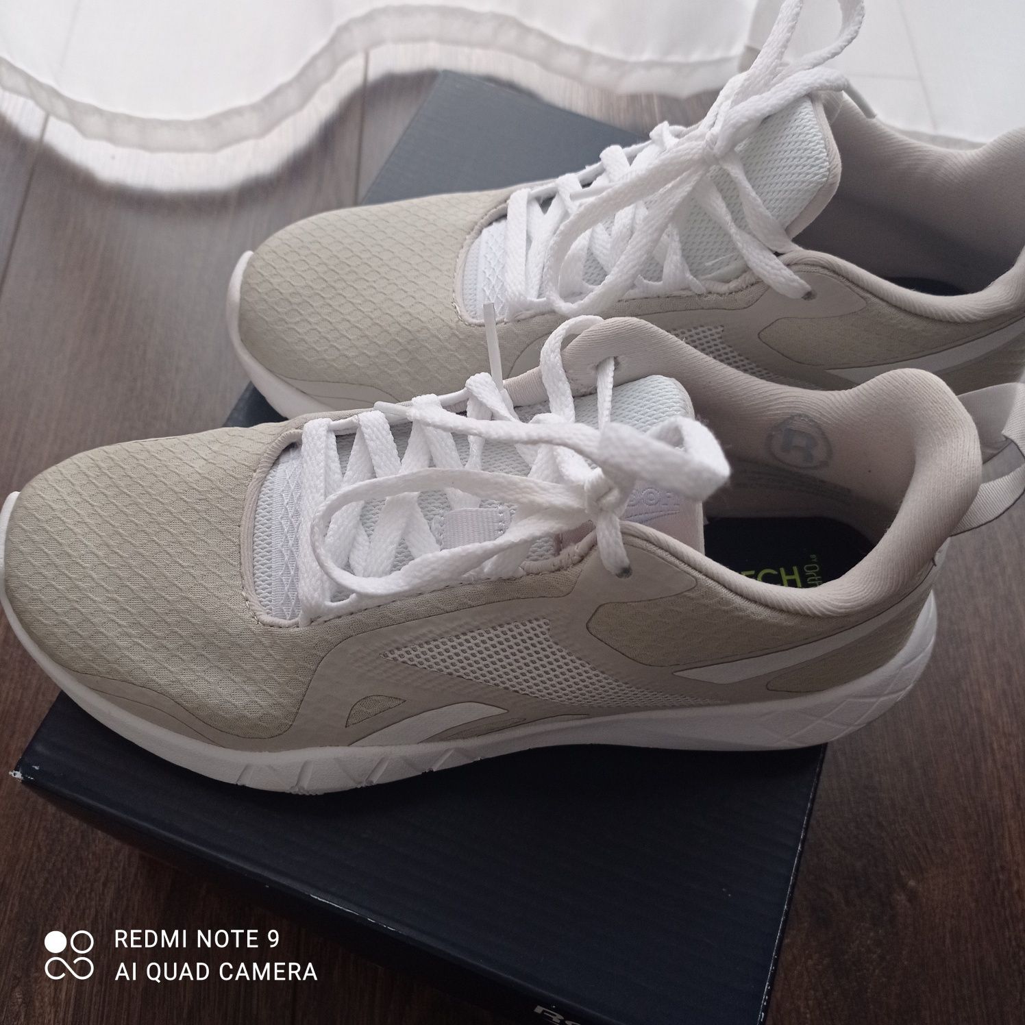 Nowe buty sportowe adidasy Reebok 36 białe beżowe