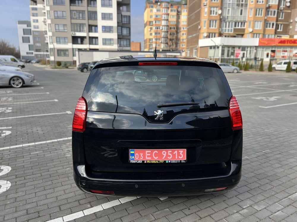 Peugeot 5008  7місць/панорама