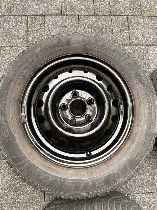 Opony zimowe wraz z kołpakami  15"