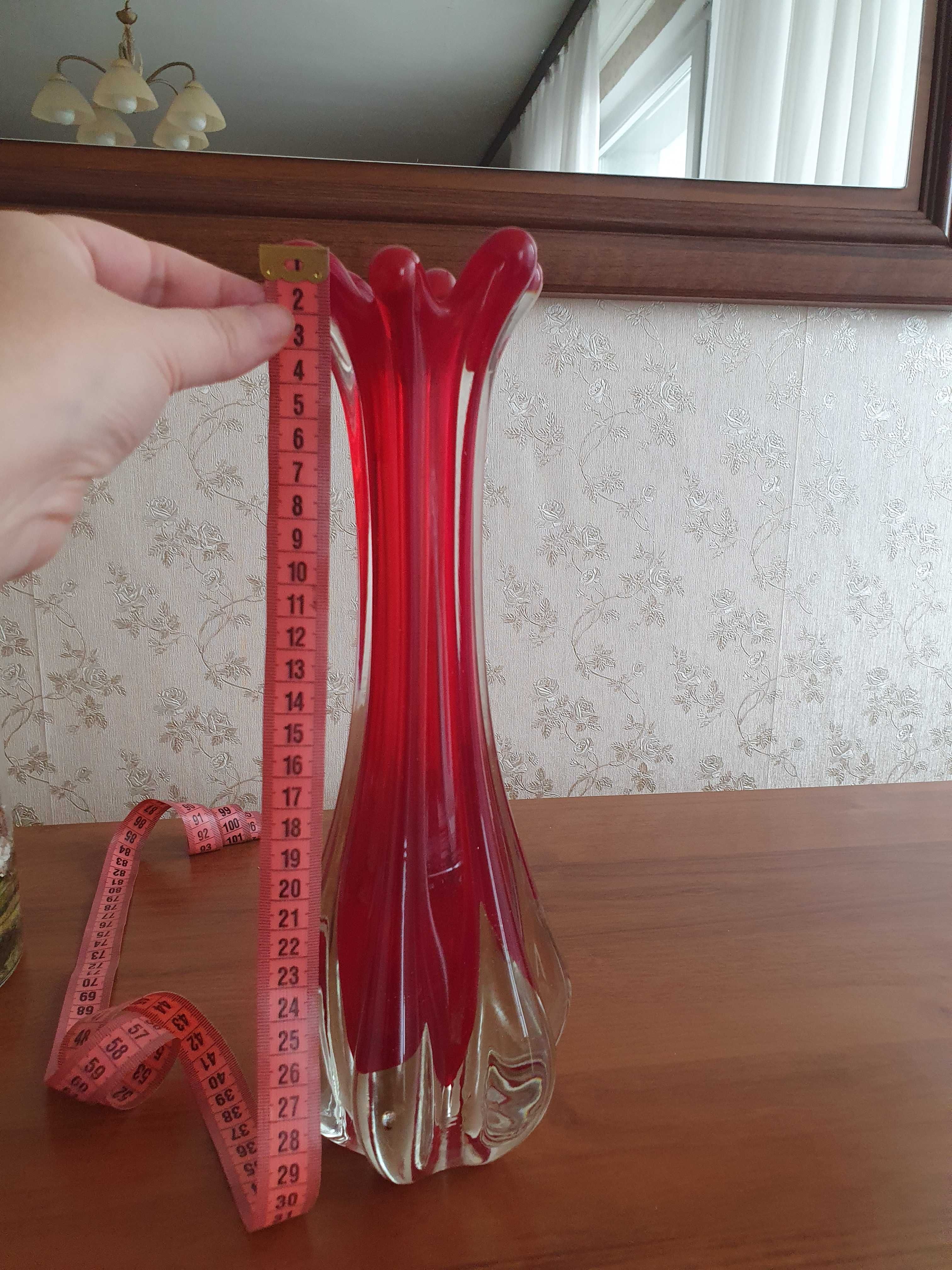 Piękny szklany wazon.