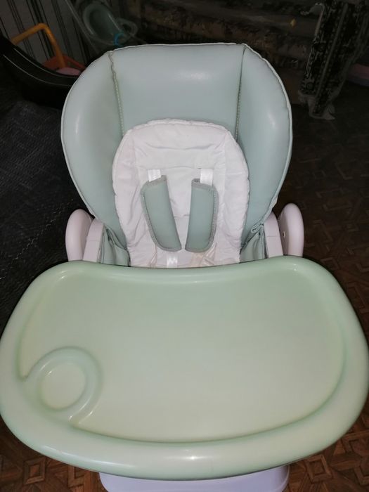 Стільчик для годування в ідеальному стані