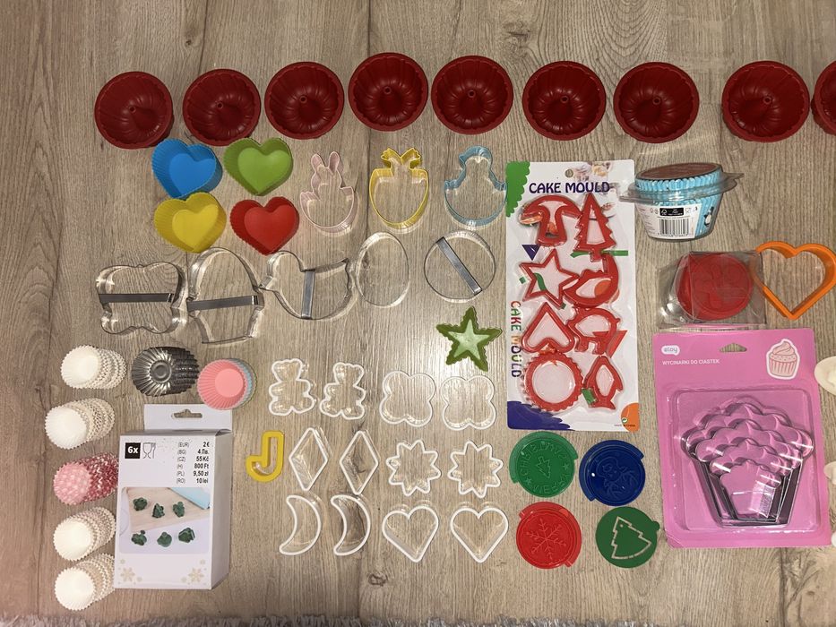 Duży zestaw foremki, patyczki ozdobne, foremki na babeczki