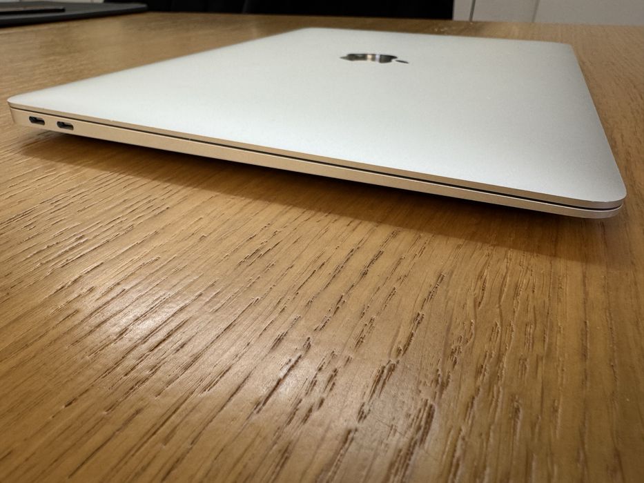 Macbook air m1 8/256. Дуже хороший стан!