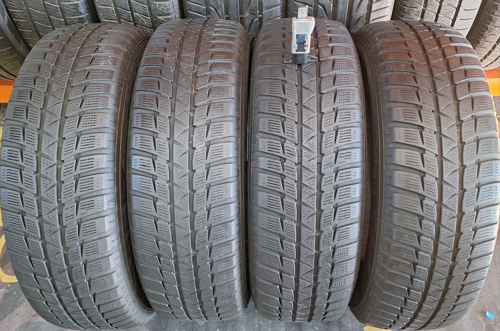 Opony 205 70 R 16 97H  Falken Eurowinter  HS449