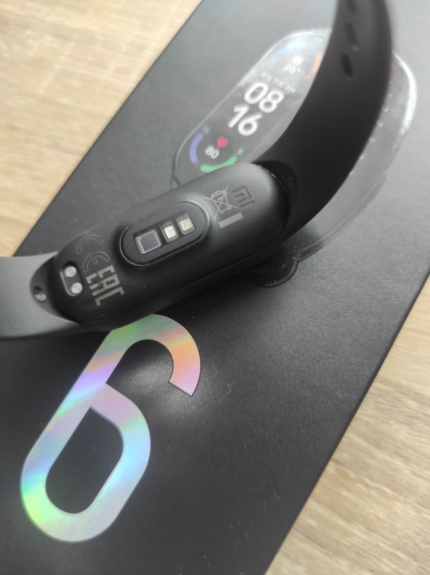 Продаю Mi Band 6