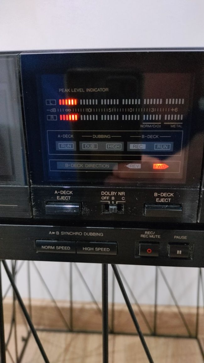 Magnetofon JVC hi-fi stereo
