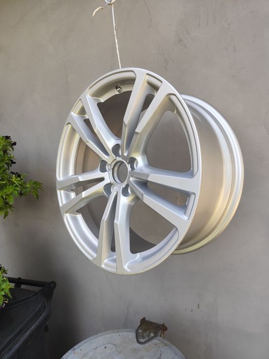 Renowacja felg, alufelg. Lakierowanie proszkowe, prostowanie, spawnie.