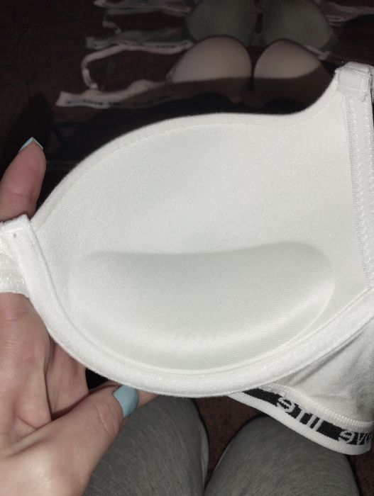 Бюстгальтер жіночий