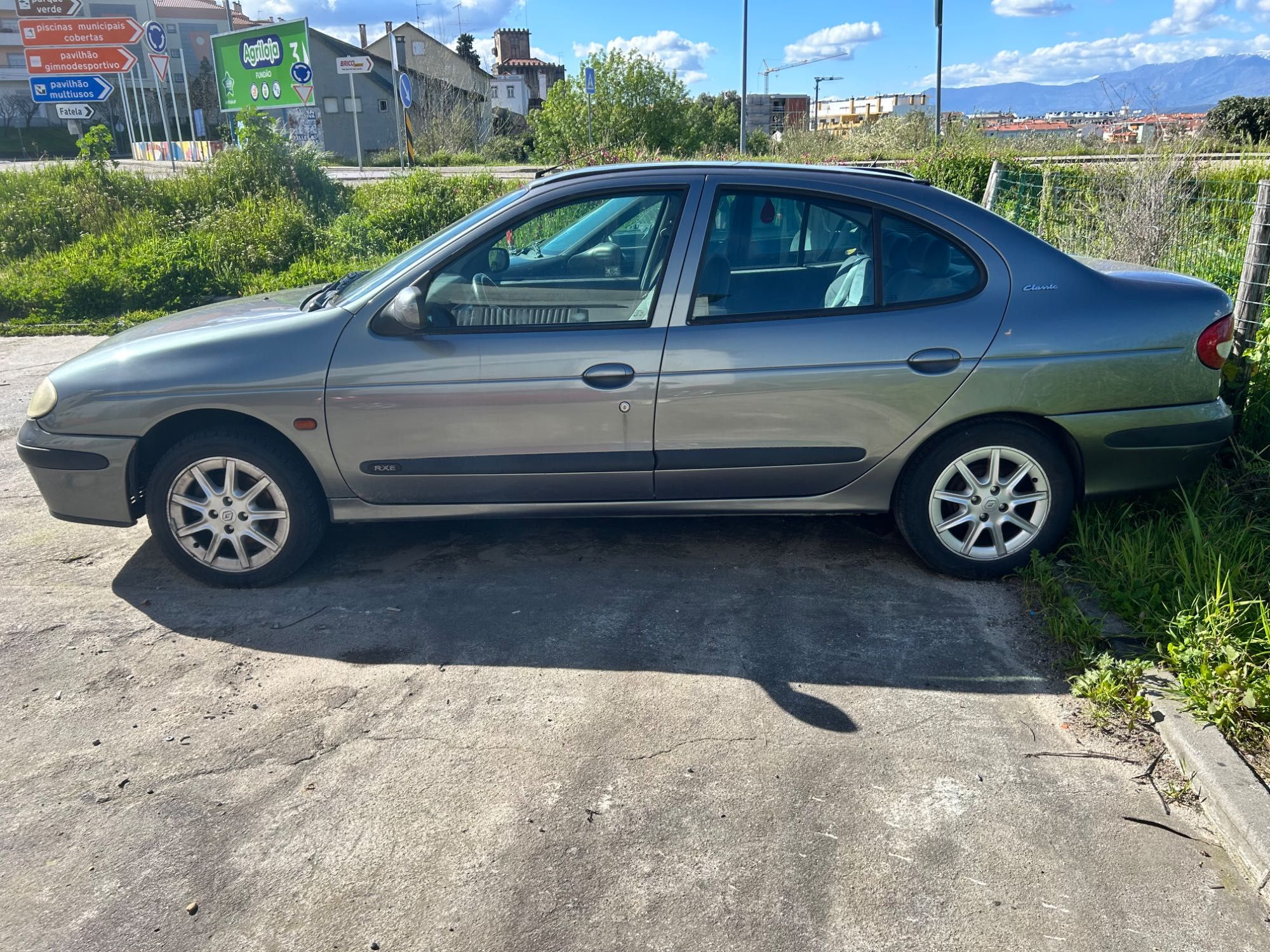 Vendo Carro RENAULT