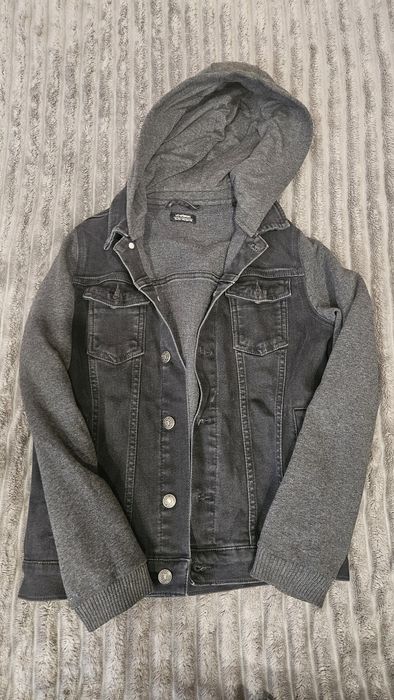 Віддам за символічну ціну  речі від 140-152  на хлопчика