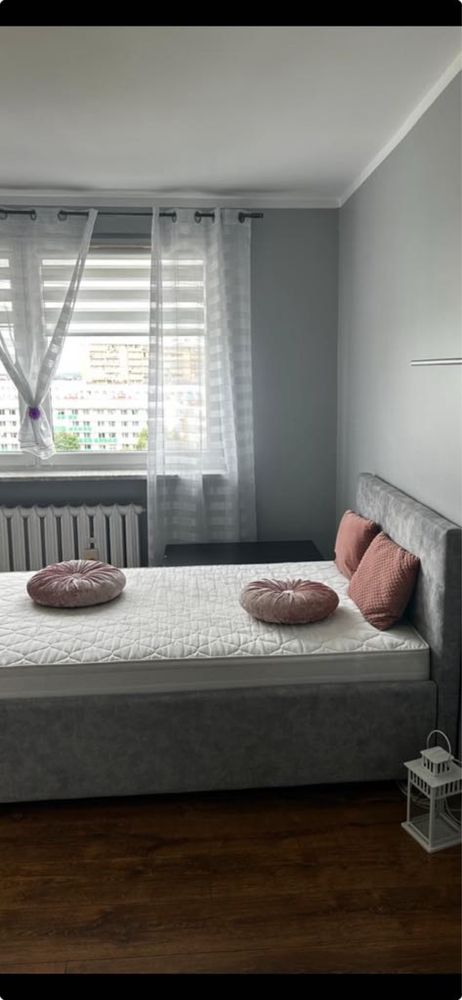 Łóżko z materacem