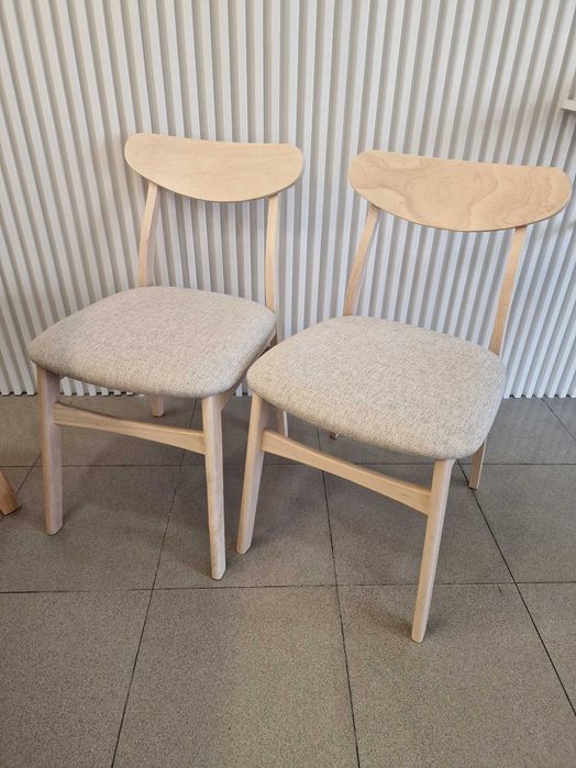 Cadeira em tecido e madeira