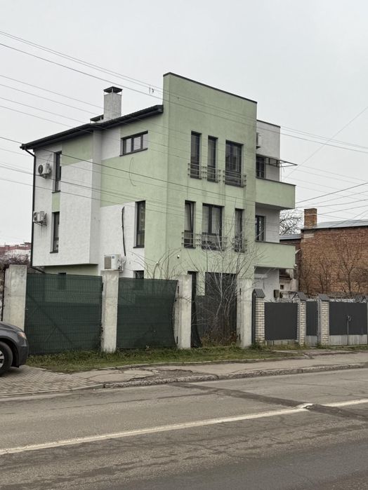 Продаж окремостоячого комерційного приміщення по вул. Чигиринська