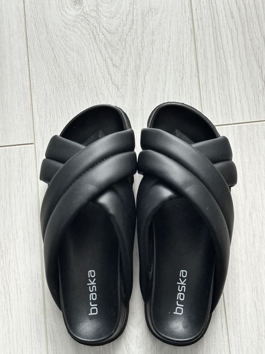 Шкіряні жіночі тапки Braska чорні