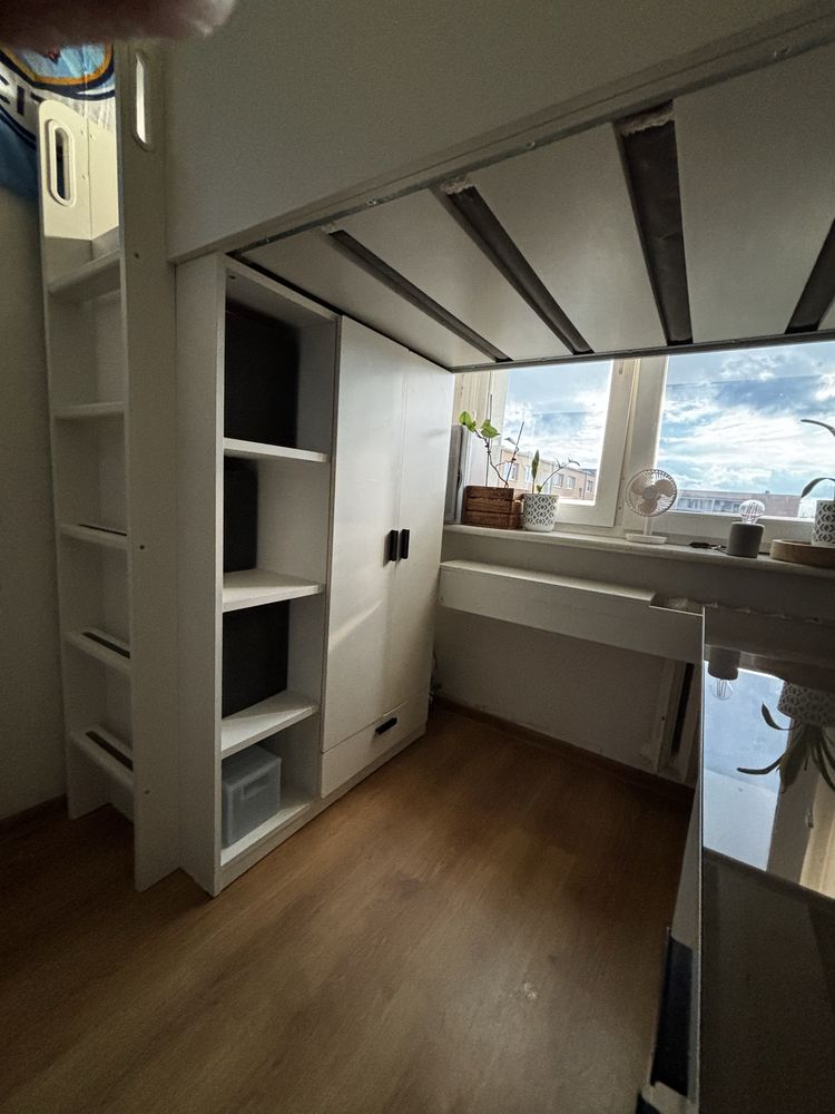 Sprzedam łóżko  piętrowe z biurkiem ikea