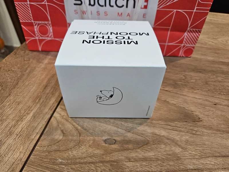 Omega x Swatch Moonphase Snoopy white -SO33W700