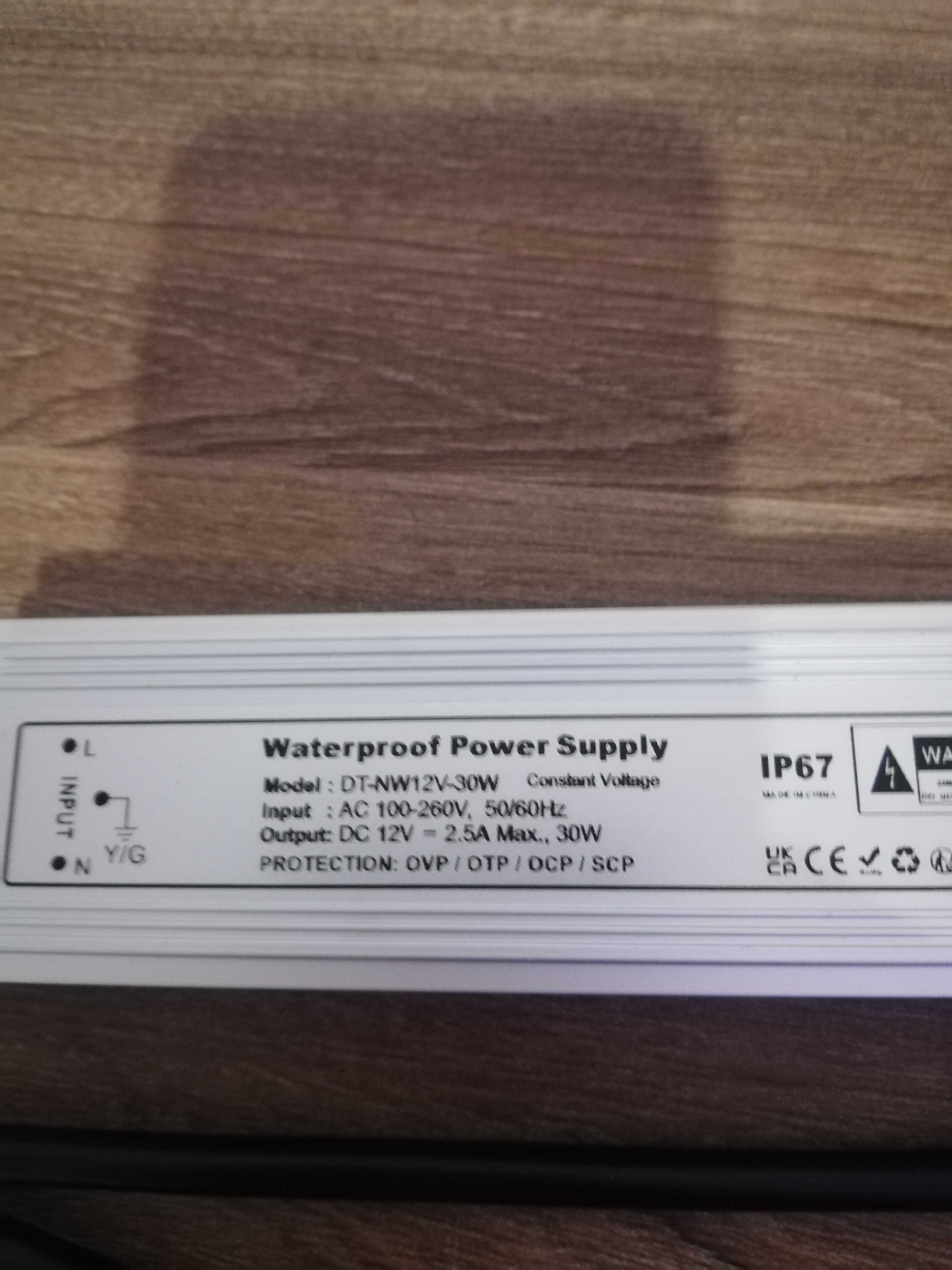 Transformator LED REYLAX wodoodporny IP67 impulsowy 12V DC 30W 2,5A.