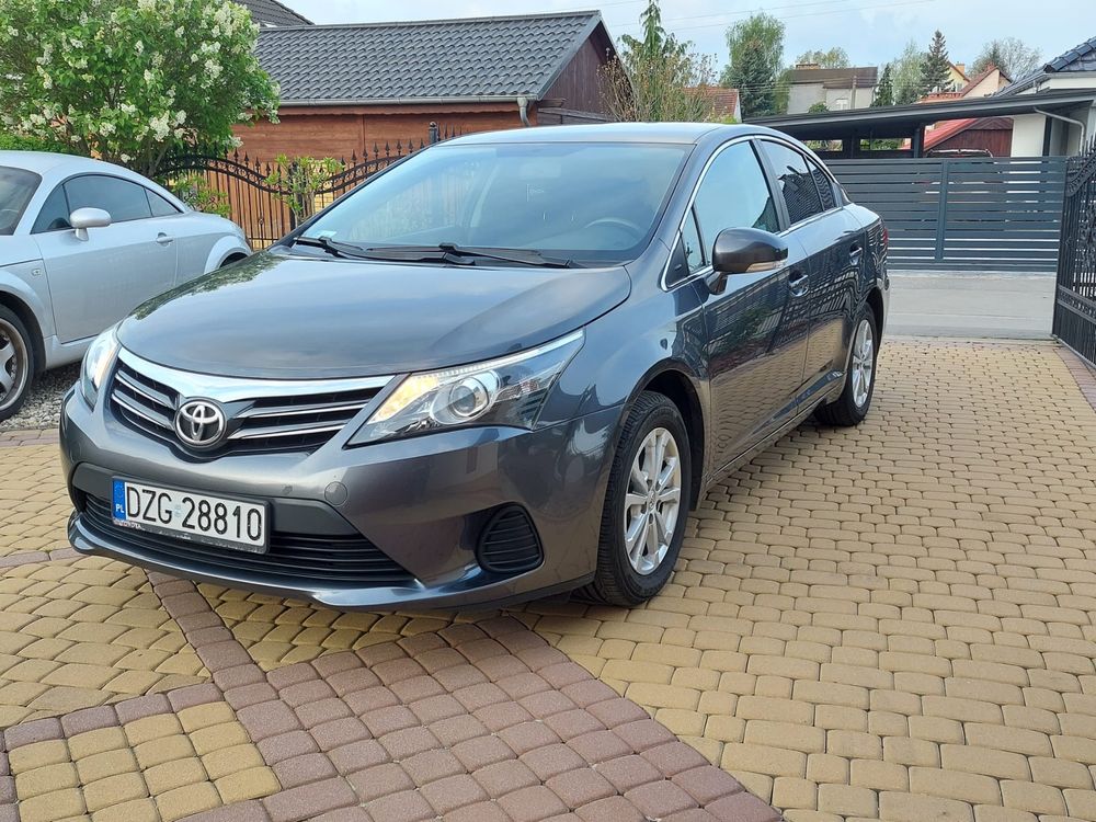 Sprzedam toyota avensis