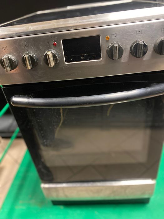 Продам электрическую плиту Hansa с духовкой