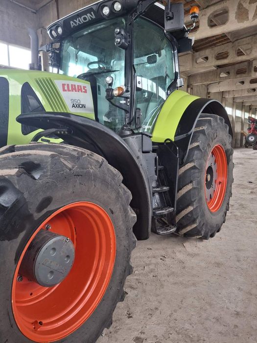 Сільськогосподарське підприємство продає трактор Claas Axion 950