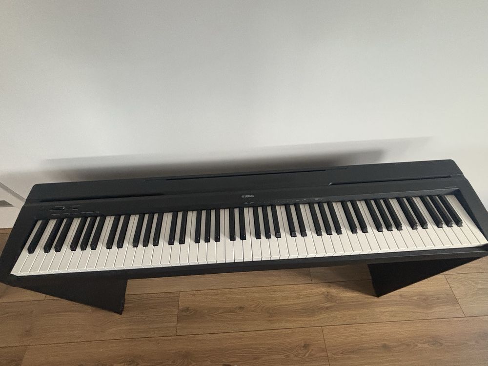 Pianino Yamaha P-45B plus statyw L-85