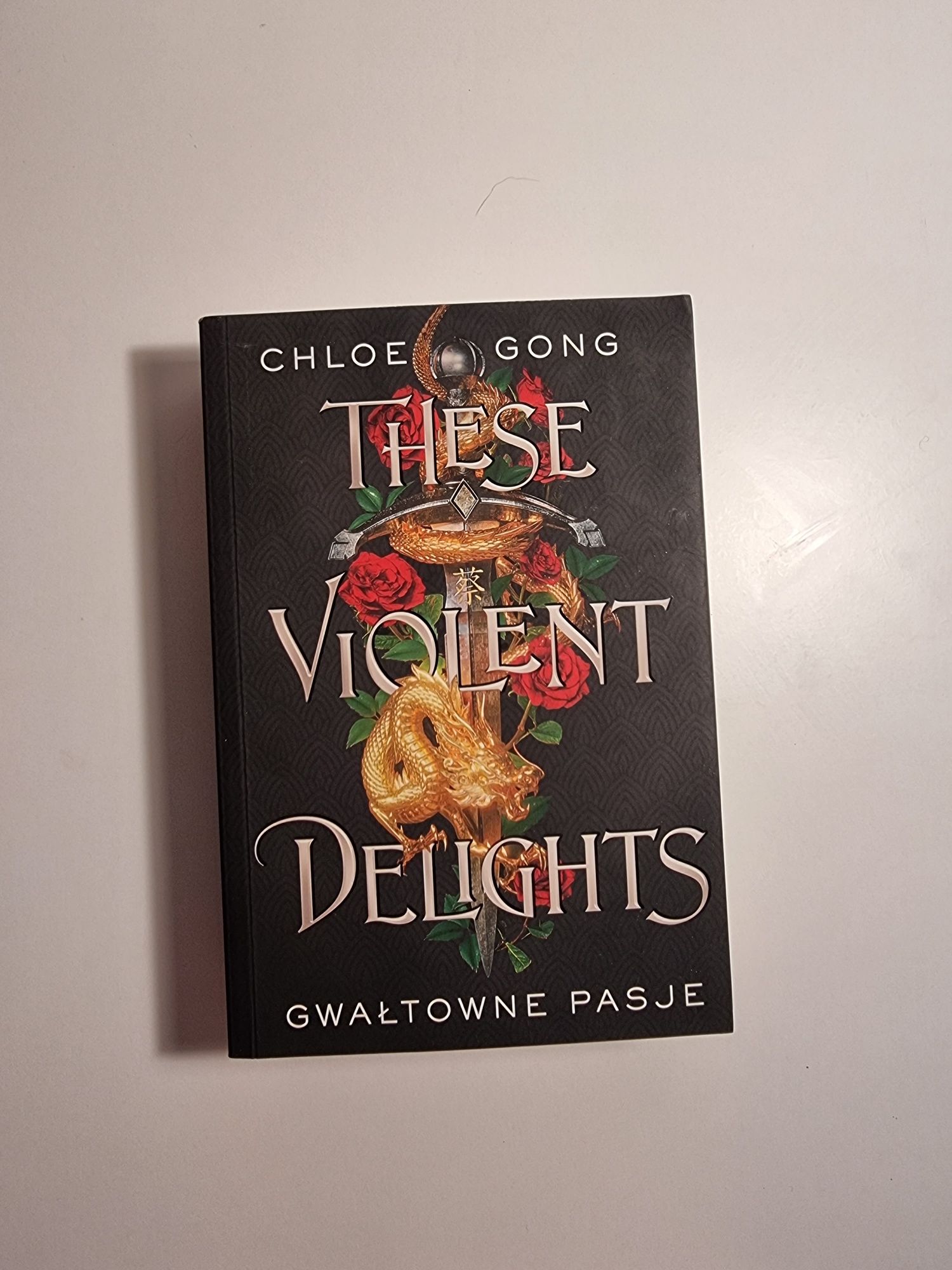 These Violent Delights. Gwałtowne pasje chłop gong