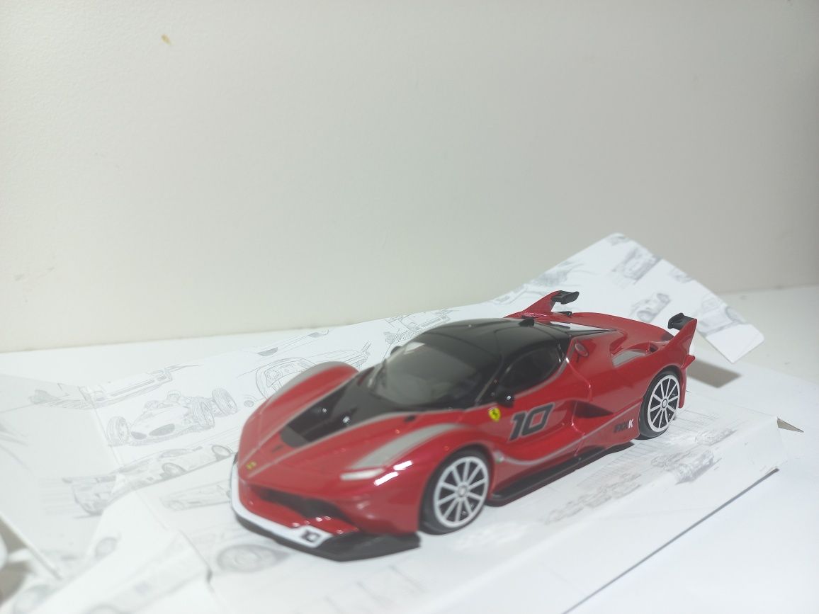 Bburago Ferrari FXX K, skala 1:43,race&play