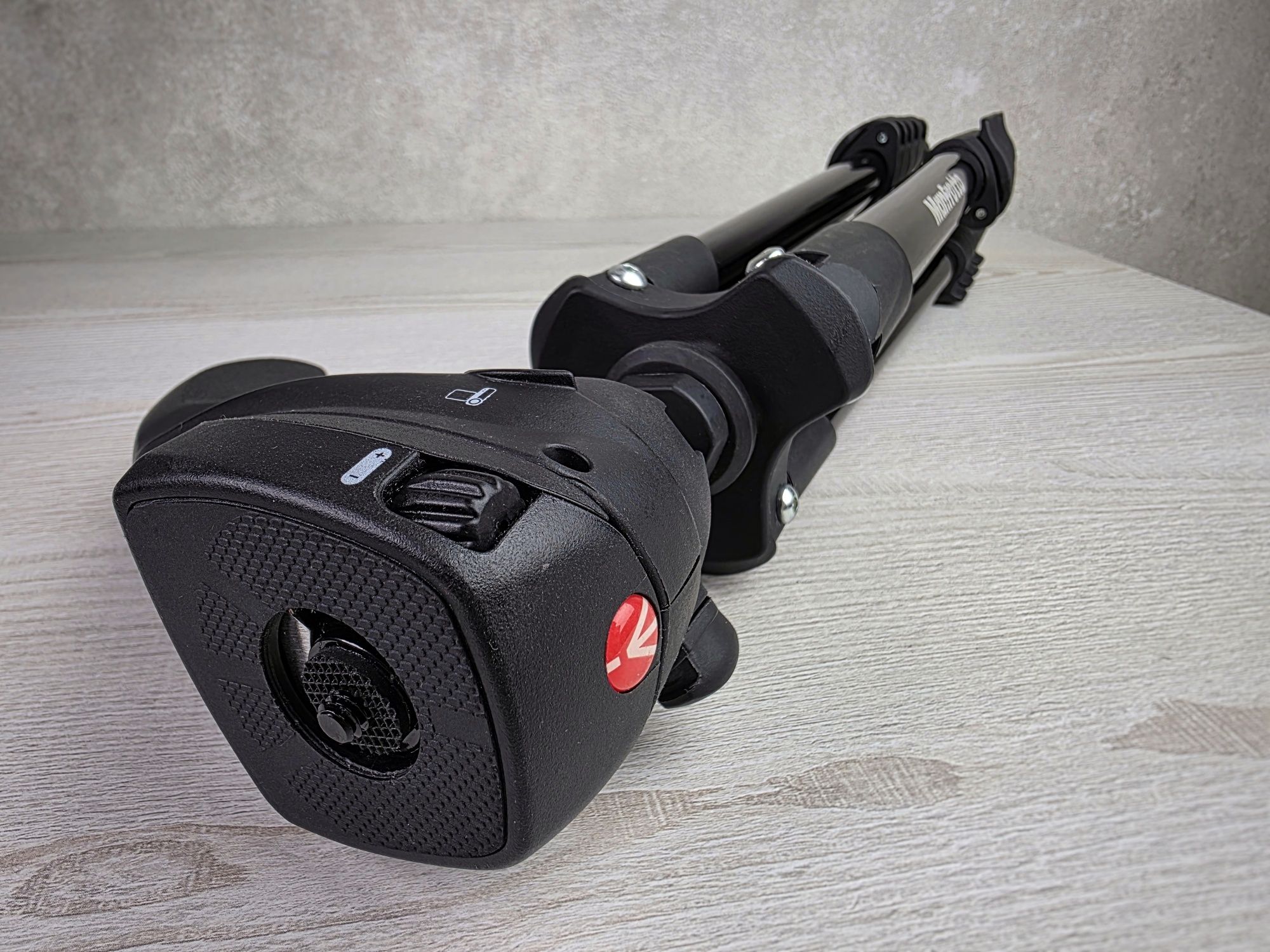 Штатив Manfrotto Compact Action (MKCOMPACTACN-BK)