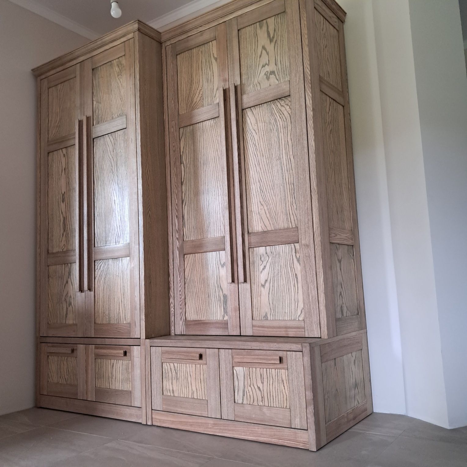 Меблі із натурального дерева на замовлення