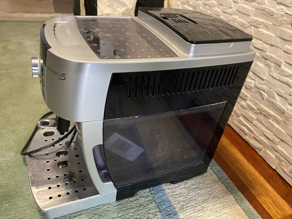 Ekspres ciśnieniowy do kawy DeLonghi Magnifica S