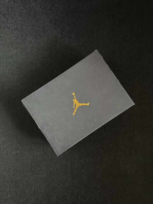 Air Jordan 1 Mid Bred
