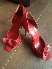 Eleganckie czerwone sandałki na szpilce rozmiar 38
