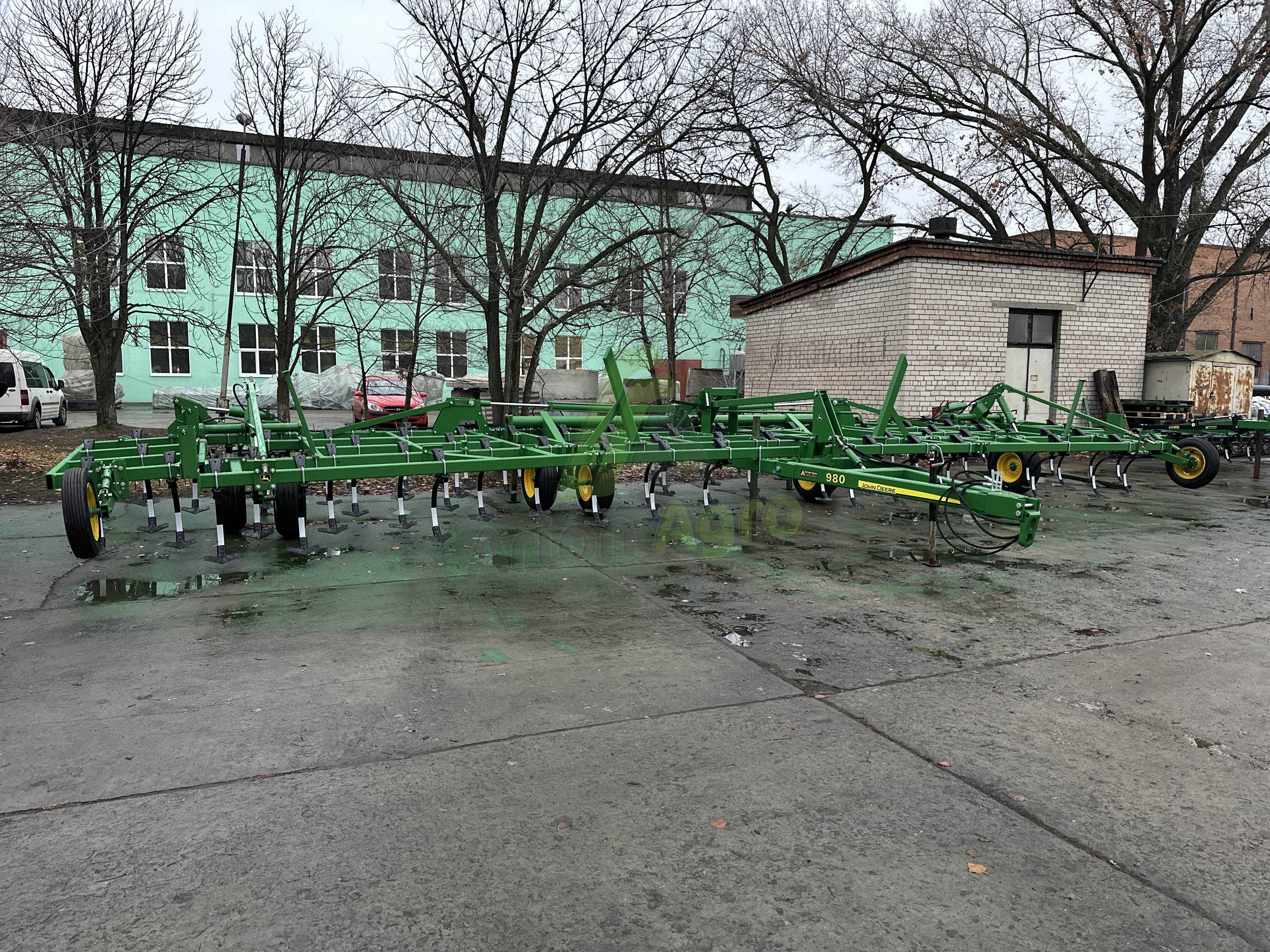 Культиватор Джон Дір 980 John Deere шириною 13 метрів