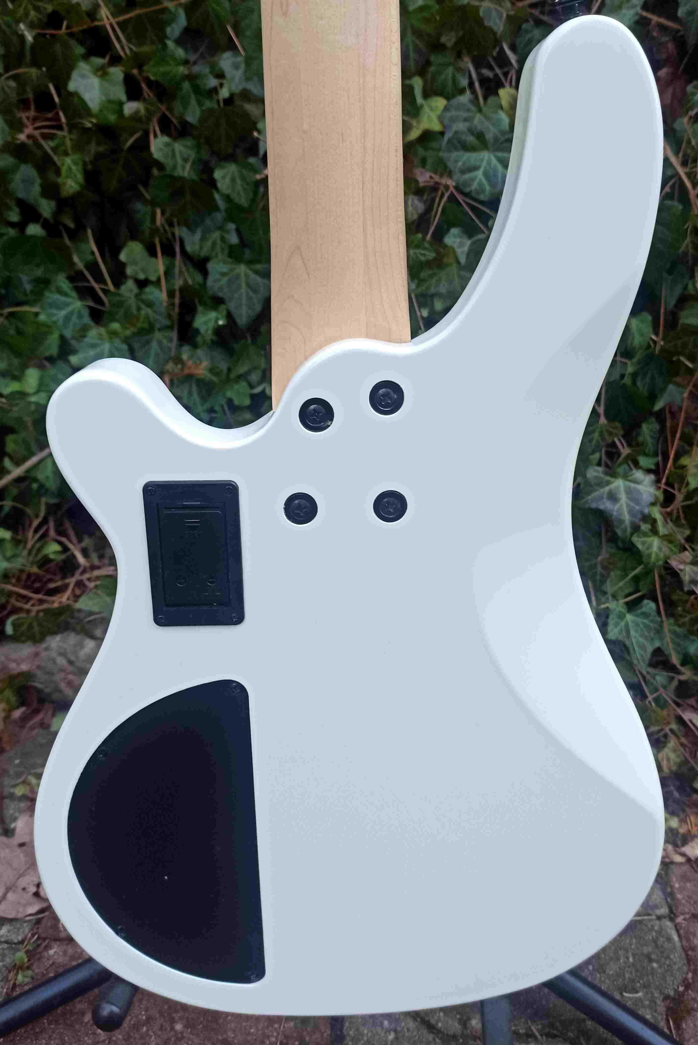 Nowa gitara basowa HB-450 Progressive Series