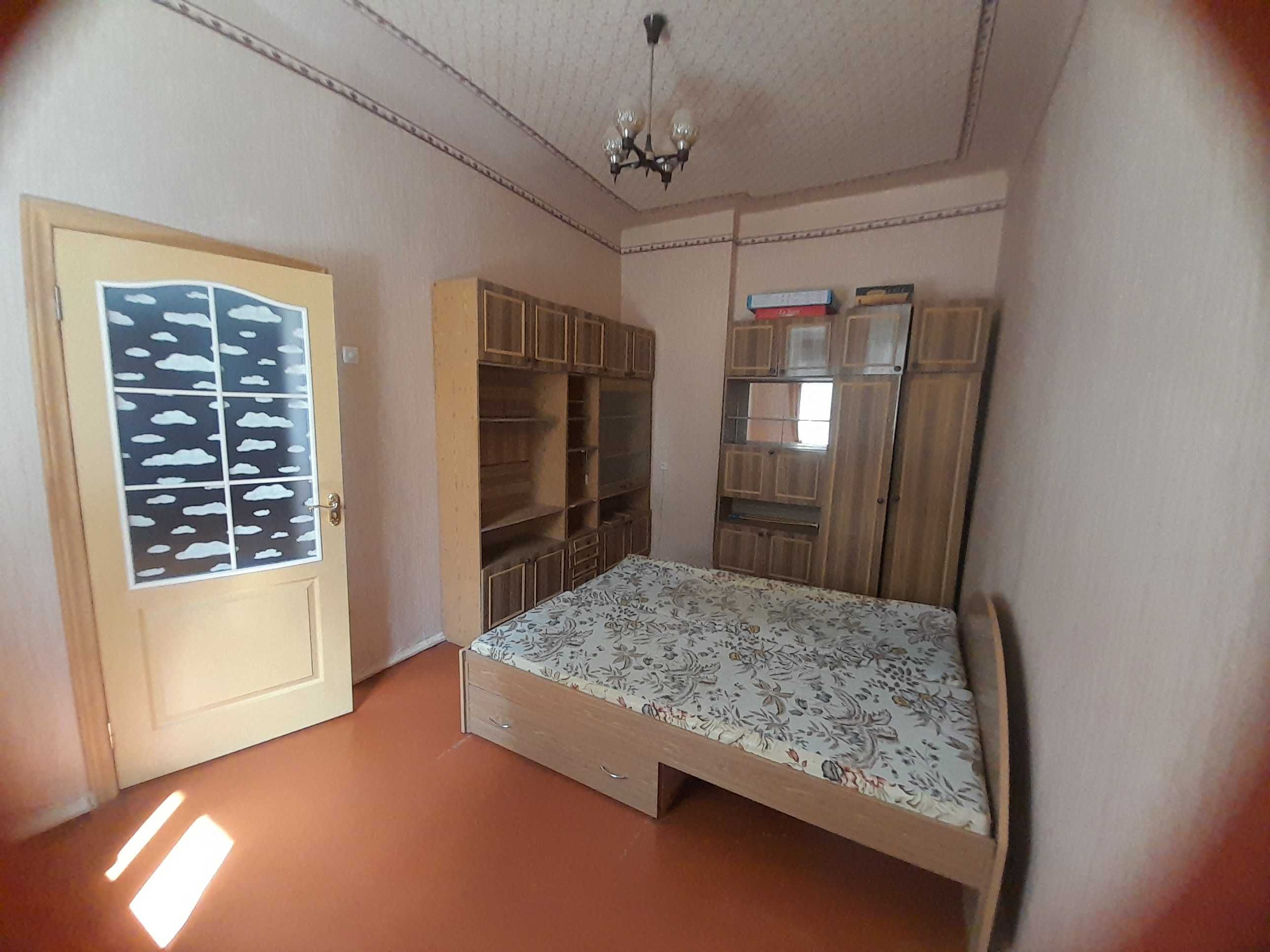 Продам 3 кімнатну квартиру в центрі  Глухова