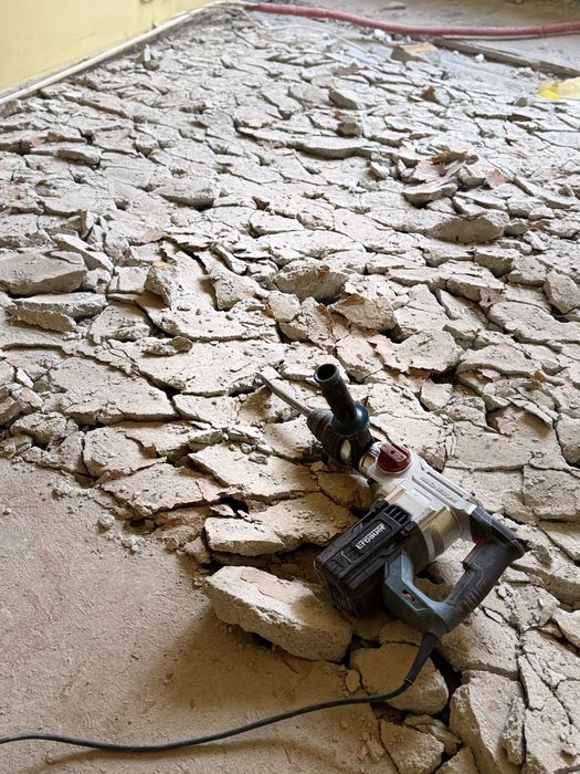 Kucie płytek, wyburzanie ścian – prace rozbiórkowe wewnętrzne