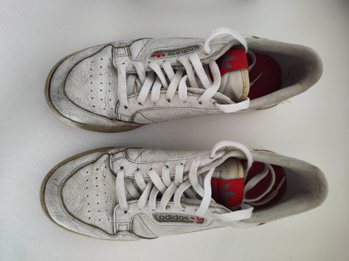 Tênis Adidas Continental