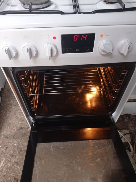 Продам 4х конфорну газову плиту Аміка