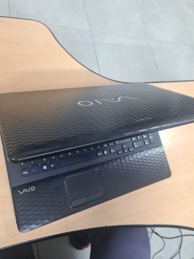 Ноутбук Sony Vaio 17.3 i5.6Gb,500 Nvidia