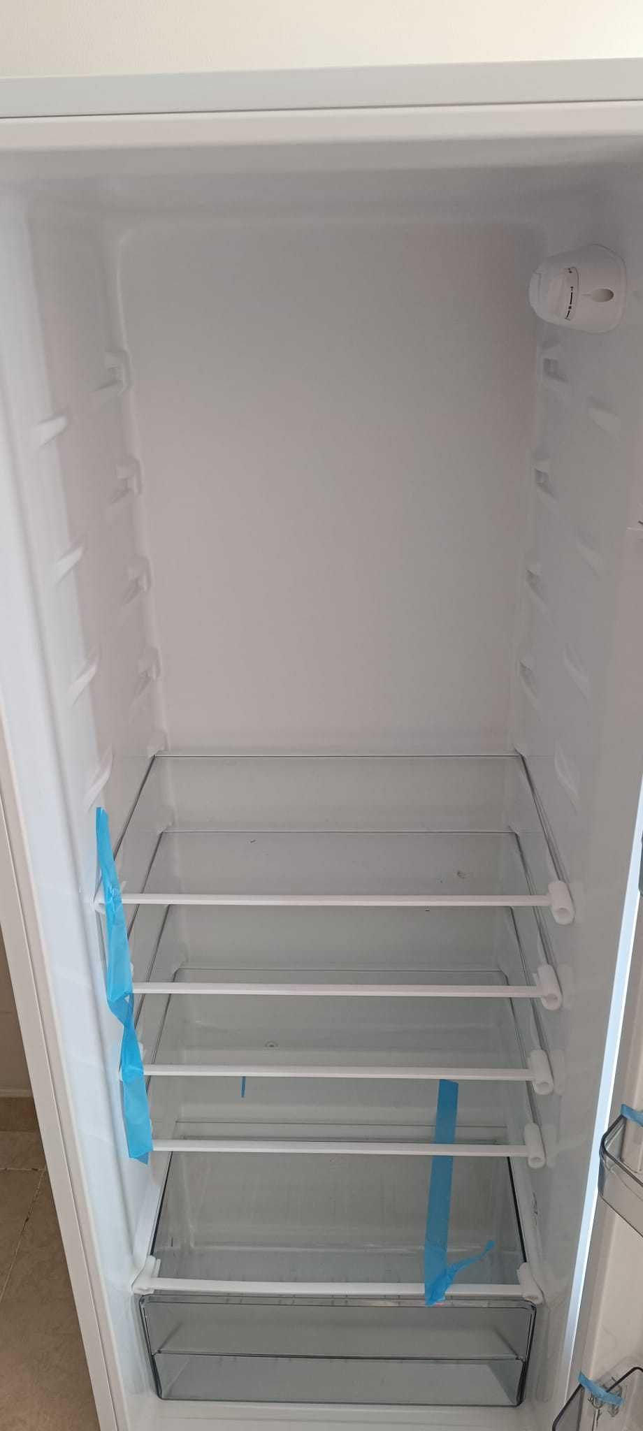 Frigorífico 1 porta QILIVE com capacidade 242L