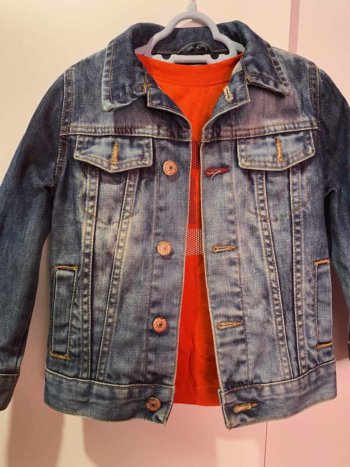 Куртка джинсовая на мальчика 4-5лет новая без дефектов