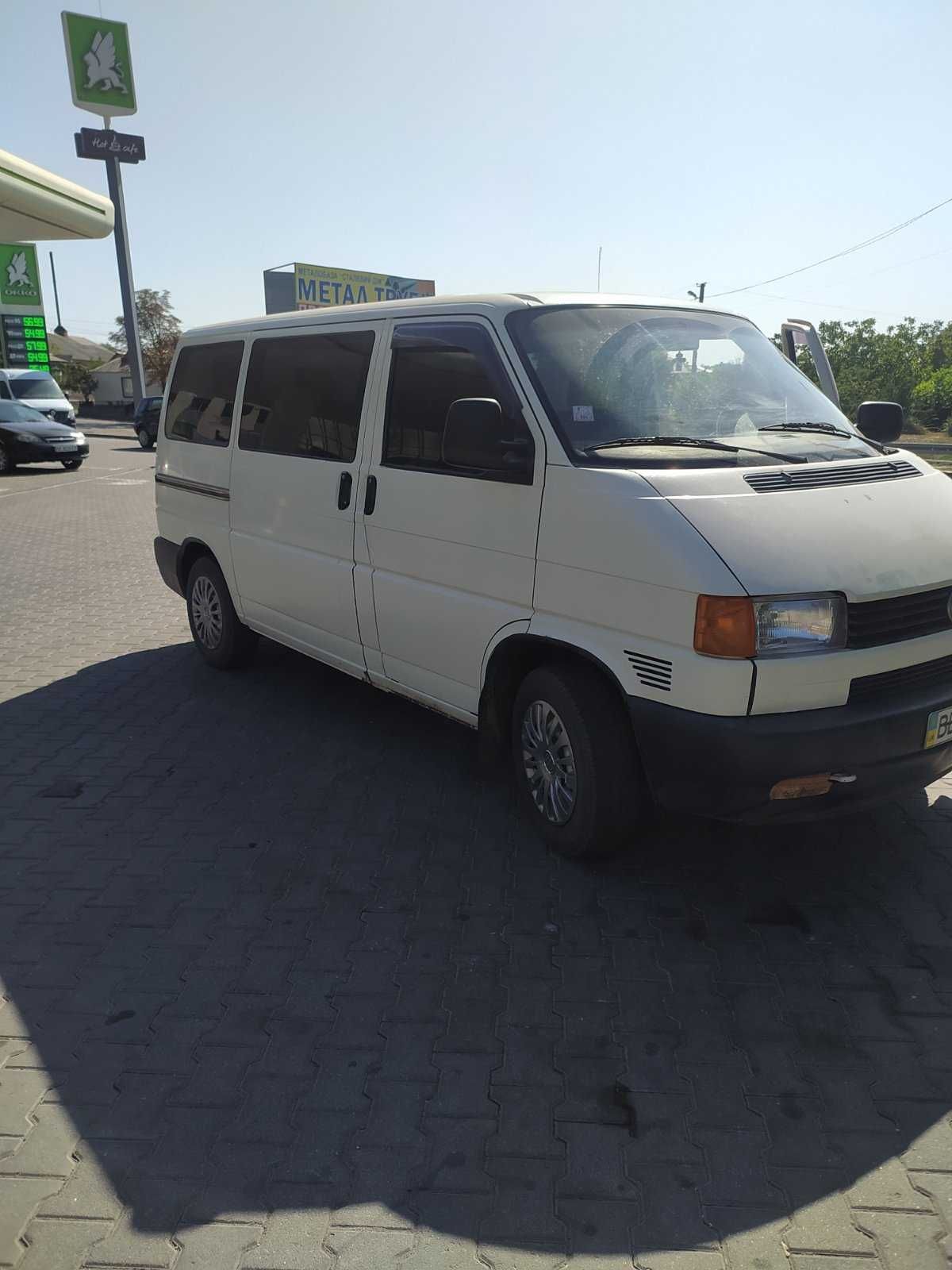 Автомобіль Volkswagen T4 1.9TDi пасажир - 8 місць, Білий, 2001 року