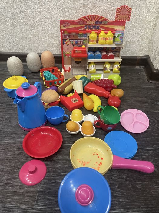 Продам дит.кухню холодильник, плита посуд